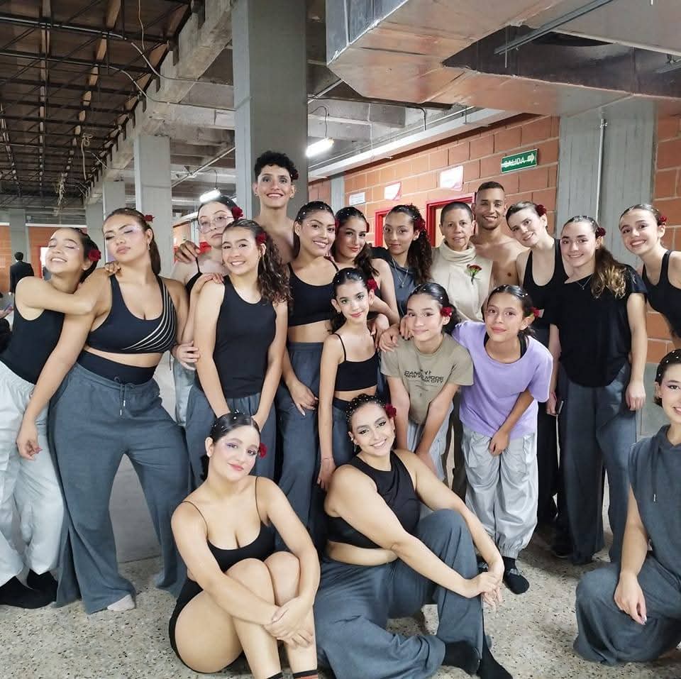 Academy dancers backstage in Medellín